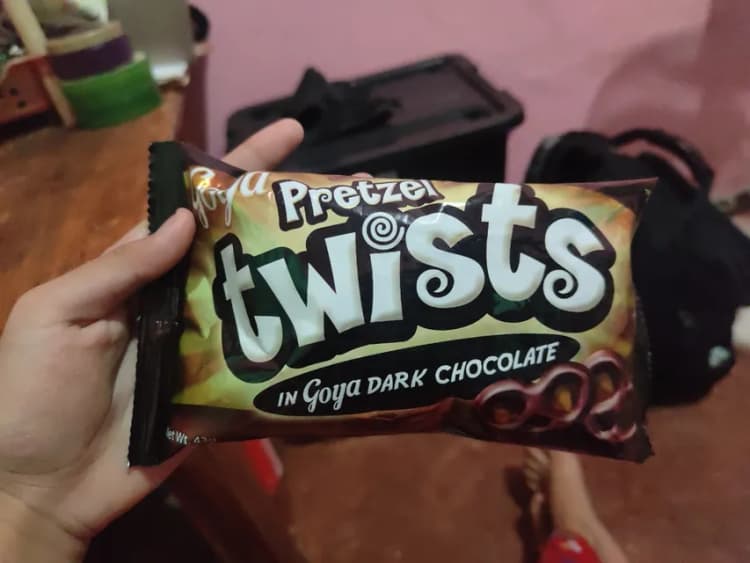 Goya Pretzel Twists In Dark Chocolate