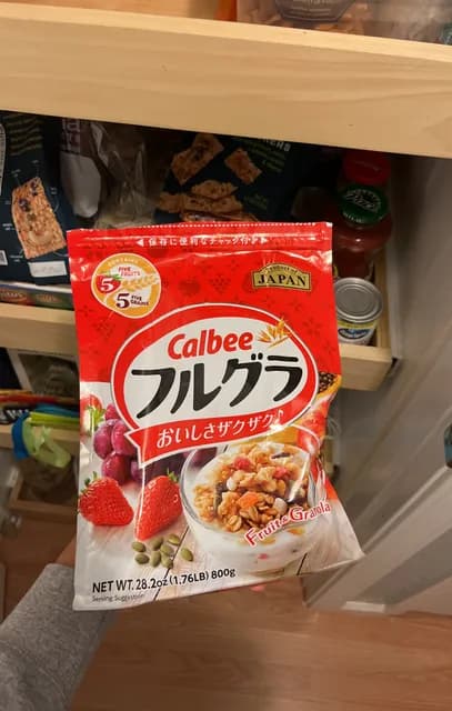 Calbee Fruit & Granola
