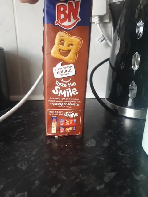 Bn Chocolate Flavour Sandwich Biscuits