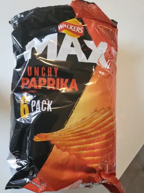 Walkers Max Punchy Paprika Flavour Potato Crisps