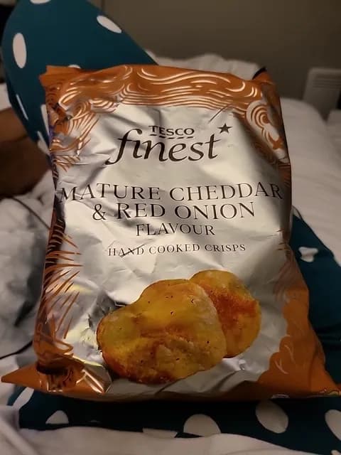 Tesco Finest Mature Cheddar & Red Onion Flavour Hand Cooked Crisps
