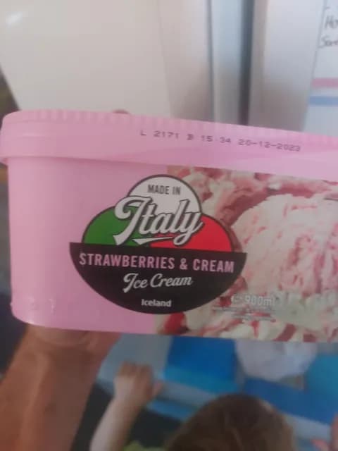 Iceland Made In Italy Strawberries & Cream Ice Cream