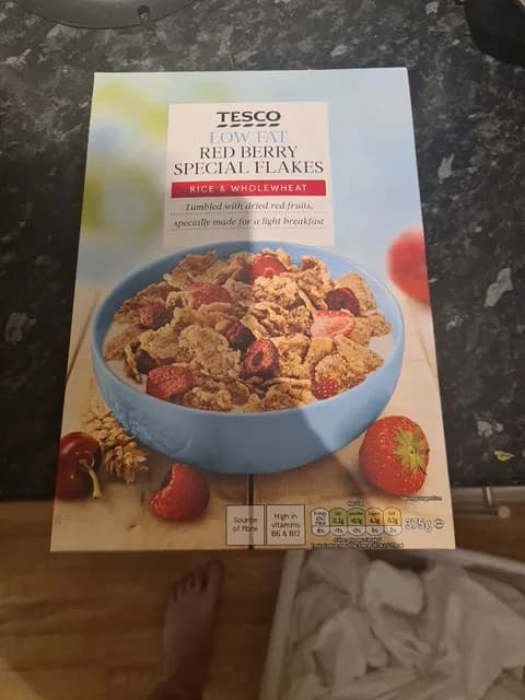 Tesco Low Fat Red Berry Special Flakes