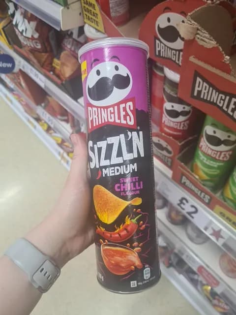 Pringles Sizzl'N Medium Sweet Chilli Crisps