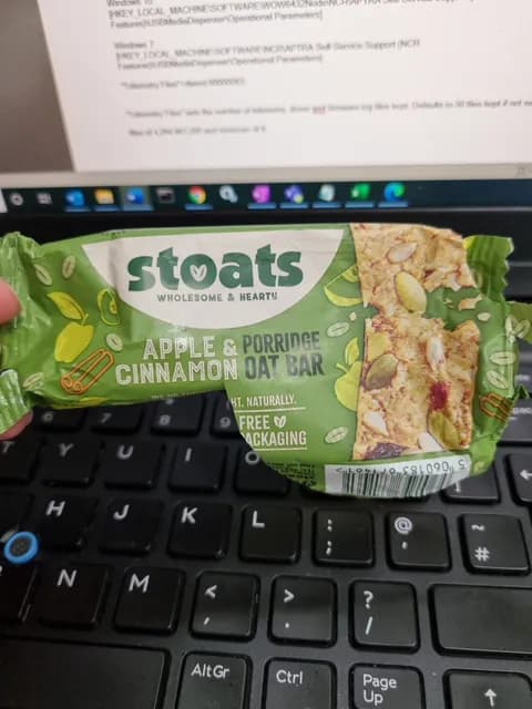 Stoats Apple & Cinnamon Porridge Oat Bar