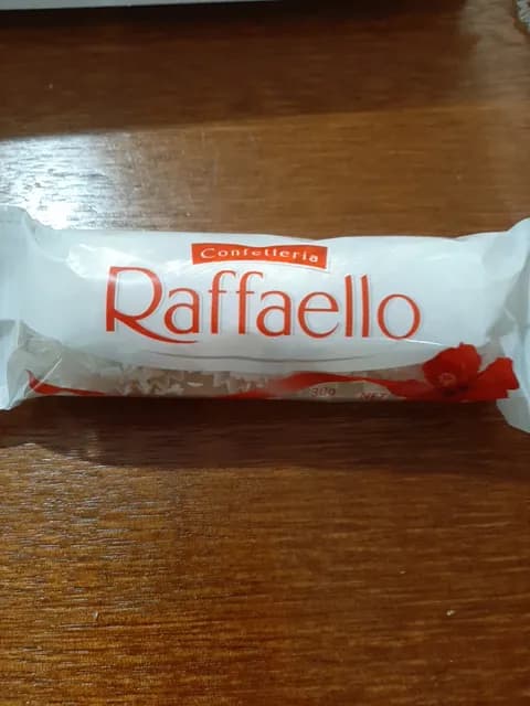 Confetteria Raffaello Crisp Coconut Specialty With Whole Almond Centre