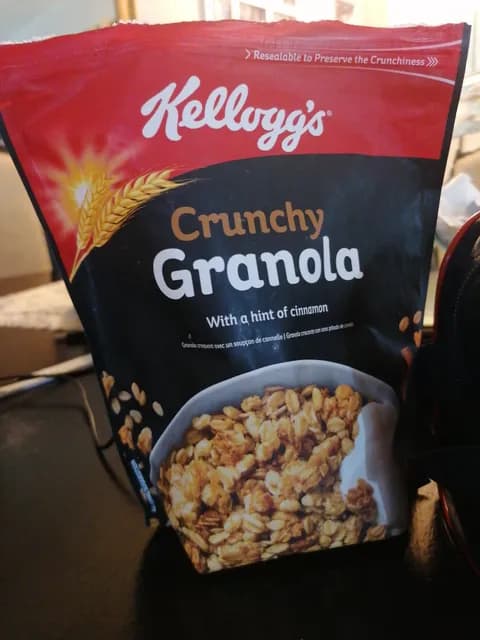 Kellog'S Crunchy Granola With A Hint Of Cinnamon