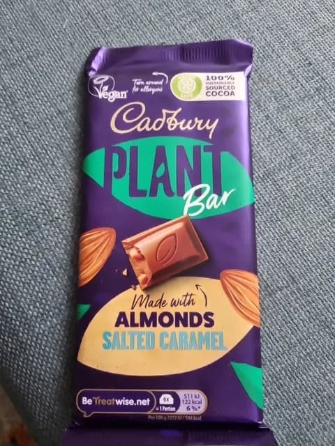 Cadbury Almonds Salted Caramel Plant Bar