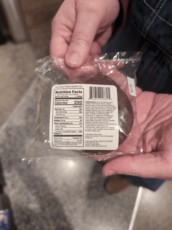 Cape Whoopies Maine-Iac Chocolate Cake / Vanilla Cream Whoopie Pie