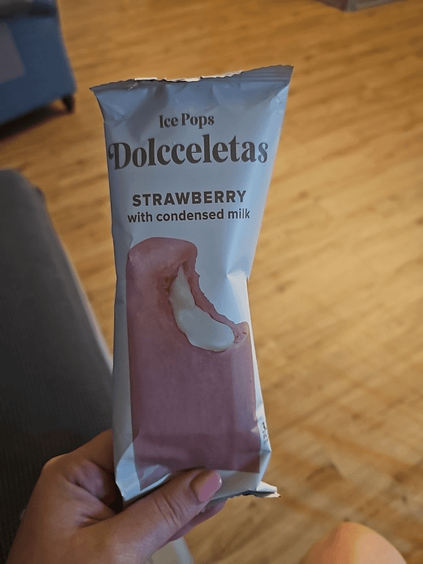 Ice Pops Dolcceletas Strawberry With Condensed Milk