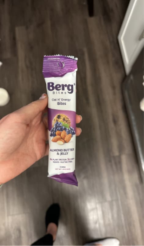 Berg Oat N' Energy Bites Almond Butter & Jelly