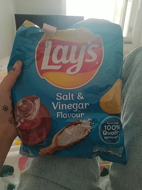 Lays Salt & Vinegar Flavour Potato Chips