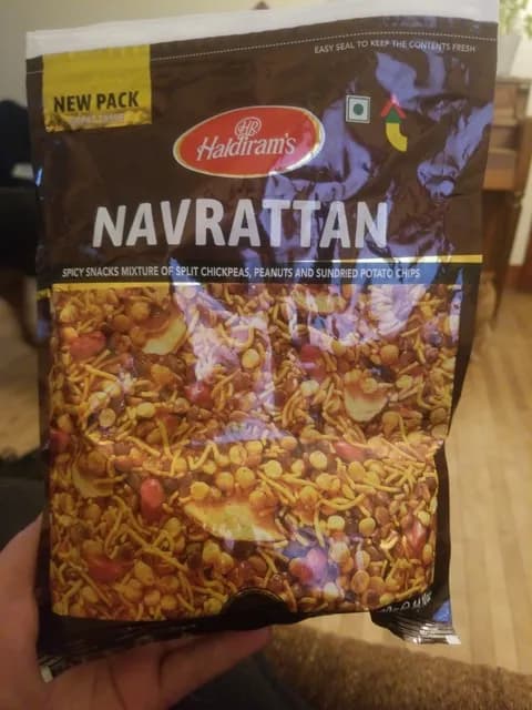 Haldiram'S Navrattan Spicy Snacks Mixture Of Split Chickpeas, Peanuts And Sundried Potato Chips