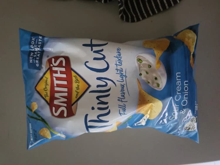 Smith'S Sour Cream & Onion Thinly Cut Potato Chips