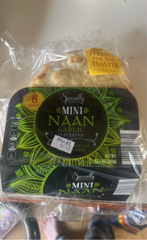 Specially Selected Mini Naan Garlic Flatbread