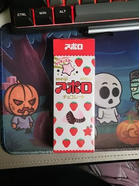Meiji Apollo Strawberry Chocolate