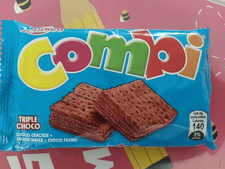 Rebisco Combi Triple Choco Choco Cracker + Choco Wafer + Choco Filling