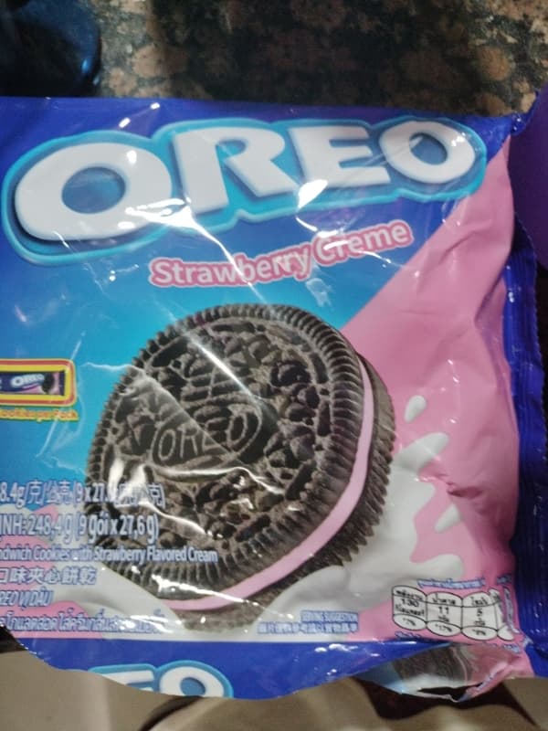 Oreo Strawberry Creme Sandwich Cookies