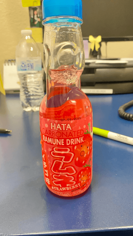 Hata Carbonated Ramune Drink Strawberry Artificial Flavor