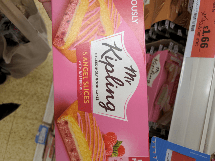 Mr Kipling Exceedingly Good Cakes 5 Angel Slices With Raspberries