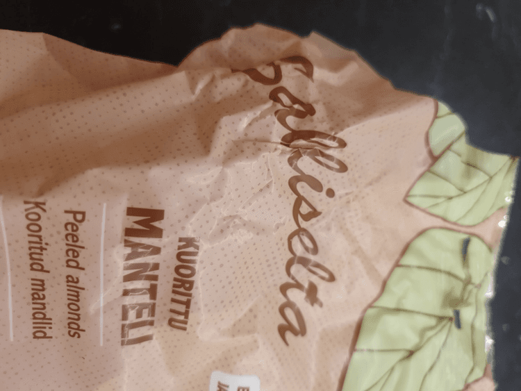 Salliselta Peeled Almonds