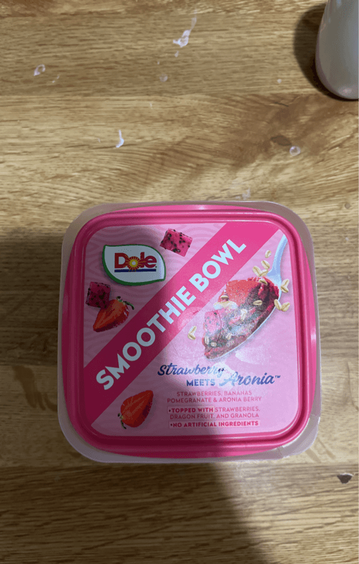 Dole Strawberry Meets Aronia Smoothie Bowl