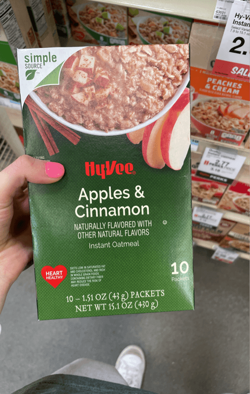 Hyvee Apples & Cinnamon Instant Oatmeal