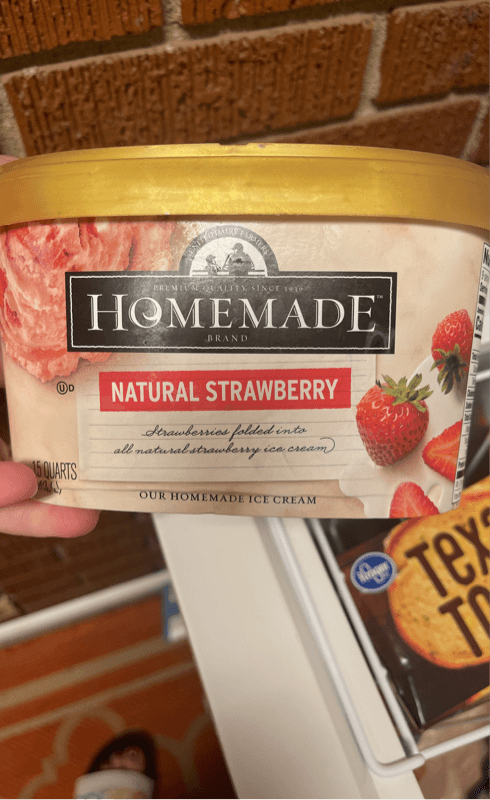Homemade Natural Strawberry Ice Cream