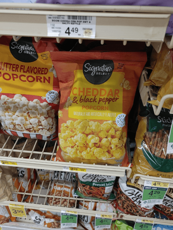 Signature Select Cheddar & Black Pepper Popcorn