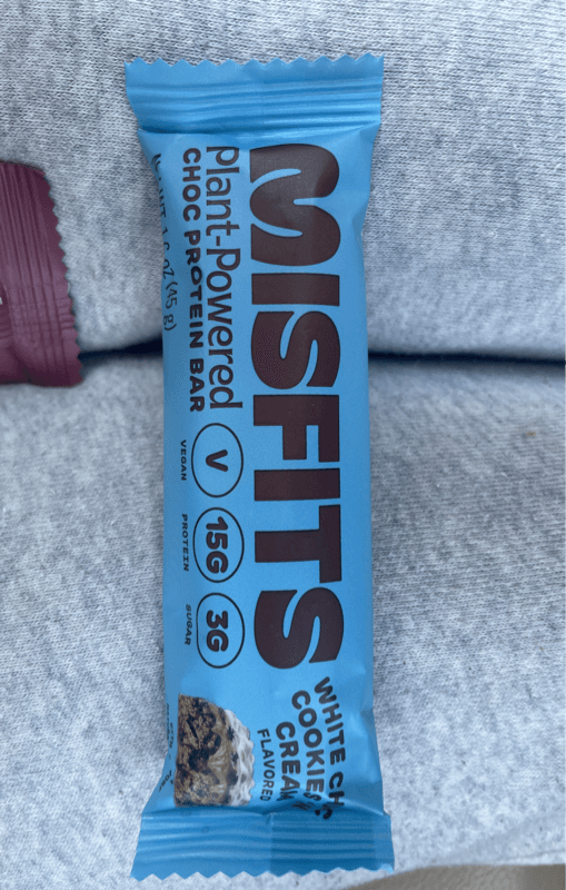 Misfits Plant-Powered White Choc Cookies 'N Cream Flavored Protein Bar