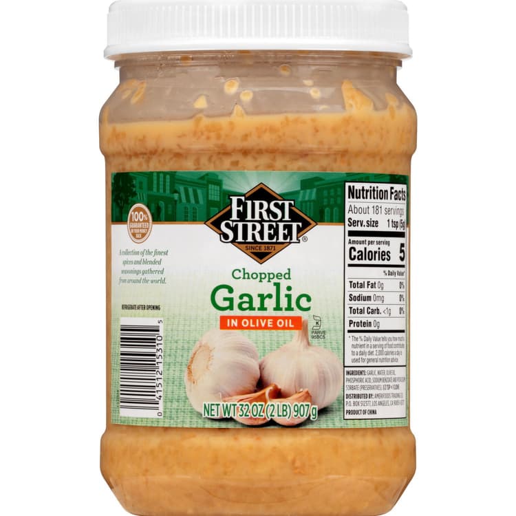 First Street Garlic In Olive Oil, Chopped