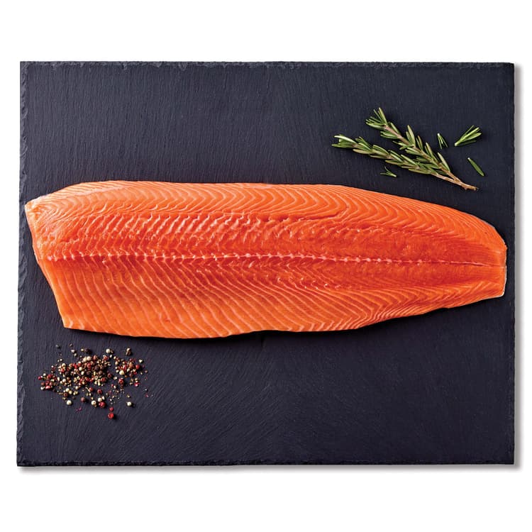 H-E-B Responsibly Raised Fresh Atlantic Salmon Fillet