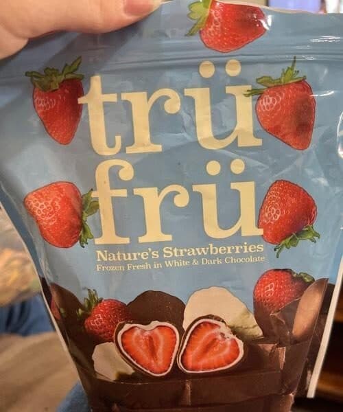 Tru Fru Nature'S Strawberries In White & Dark Chocolate