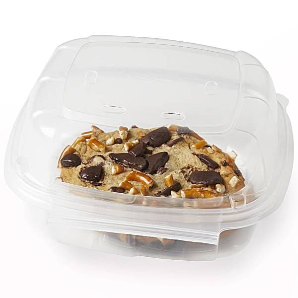 (Hot) Jumbo Chocolate Chip Pretzel Cookie 340 Cal/Ckie