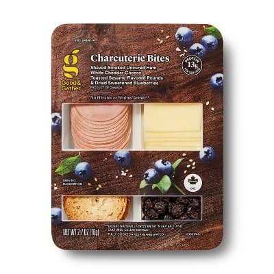 Shaved Ham, Sliced White Cheddar Cheese, Toasted Sesame Rounds And Dried Blueberries - Good &#38; Gather&#8482;