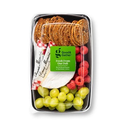 Brie Cheese &#38; Fruit Snacking Tray - Good &#38; Gather&#8482;
