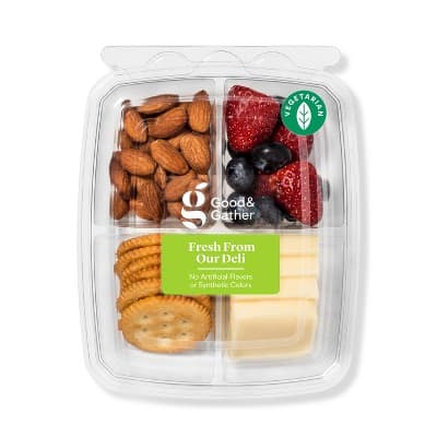 White Cheddar &#38; Almond Snacker - Good &#38; Gather&#8482;