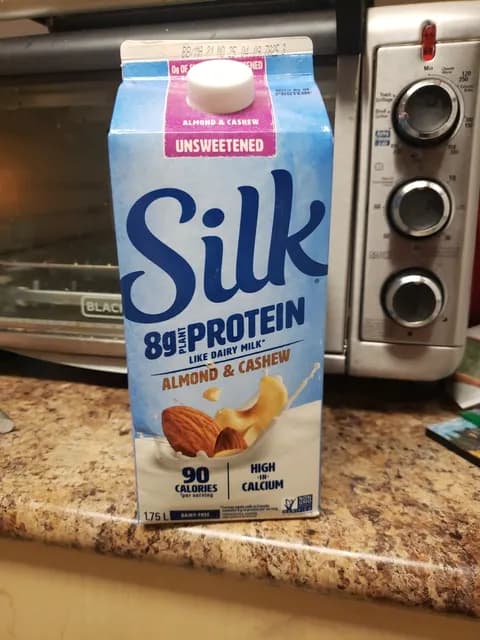 Silk Unsweetened Almond & Cashew Milk
