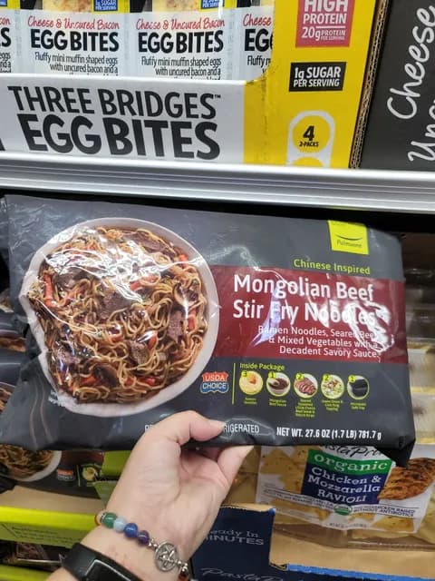 Pulmuone Chinese Inspired Mongolian Beef Stir Fry Noodles Ramen Noodles, Seared Beef & Mixed Vegetables With A Decadent Savory Sauce