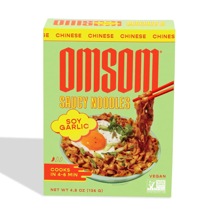 Omsom Soy Garlic Saucy Noodles